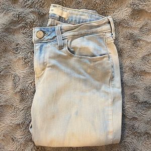 Light Wash Levi’s Jeans